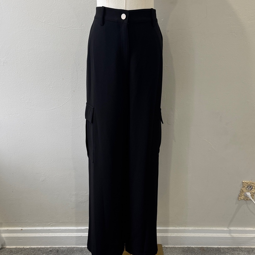 NWT Theory Black Wide Leg ‘Admiral’ Crepe Cargo Pants - Size 8 - Picture 3 of 12